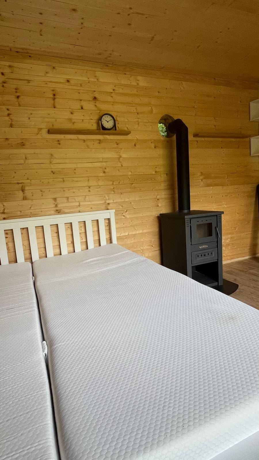 Večerní ohniště pod hvězdami